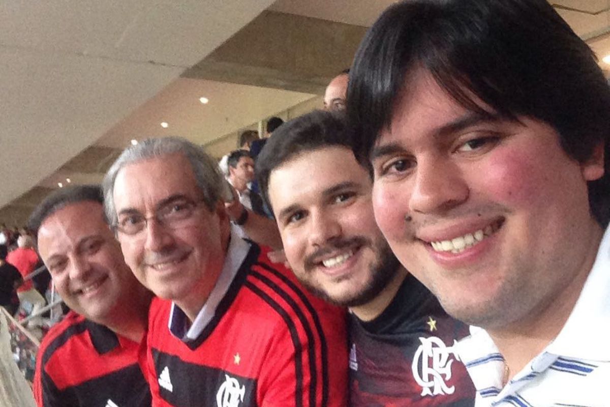 André Fufuca (camisa branca) junto com Eduardo Cunha e amigos. Foto: Reprodução/Instagram