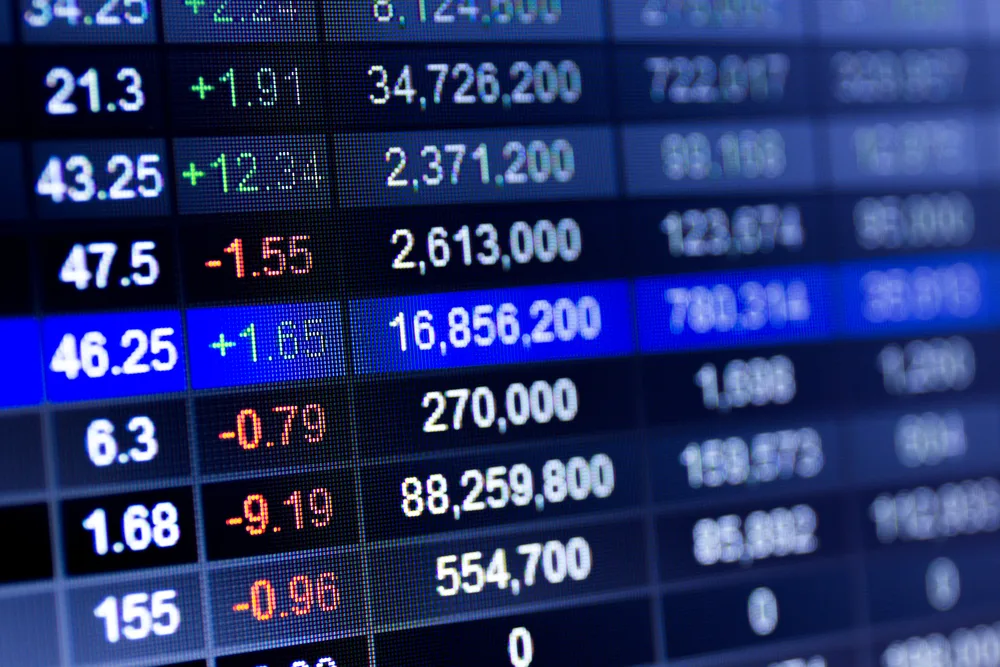 Tensões comerciais derrubam mercados globais e mega caps dos EUA