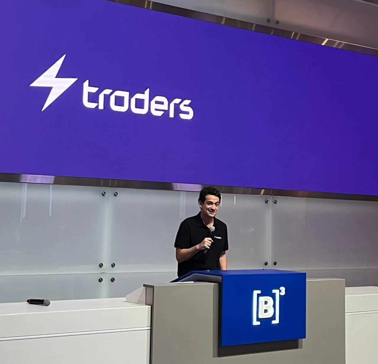 TC apresenta corretora ´Traders´ ao mercado com toque do sino na B3