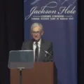 Powell abre porta para corte de juro em setembro em Jackson Hole e anima mercados