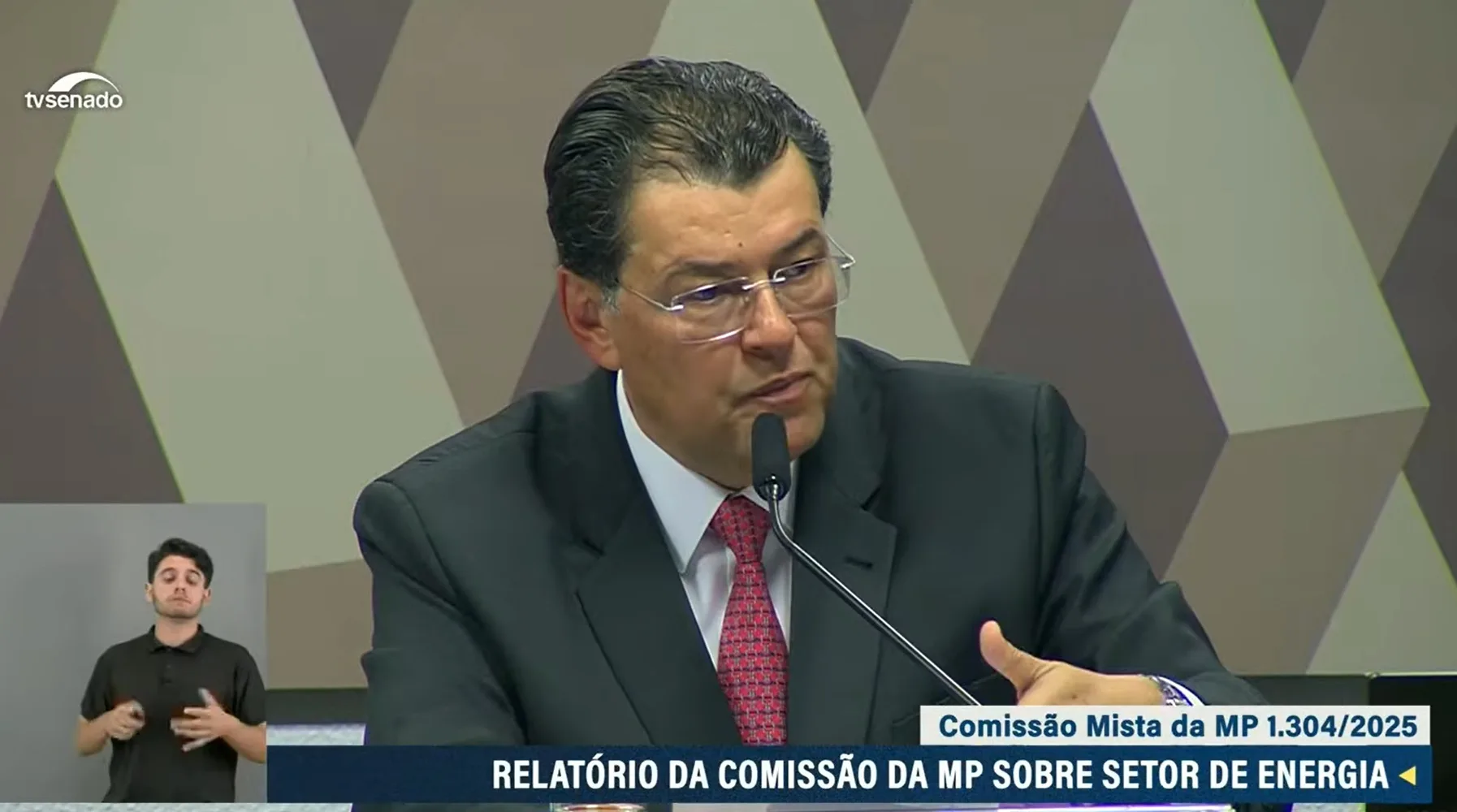 Relatório de Braga propõe considerar benefícios fiscais na taxa de retorno de distribuidoras de energia; ações caem